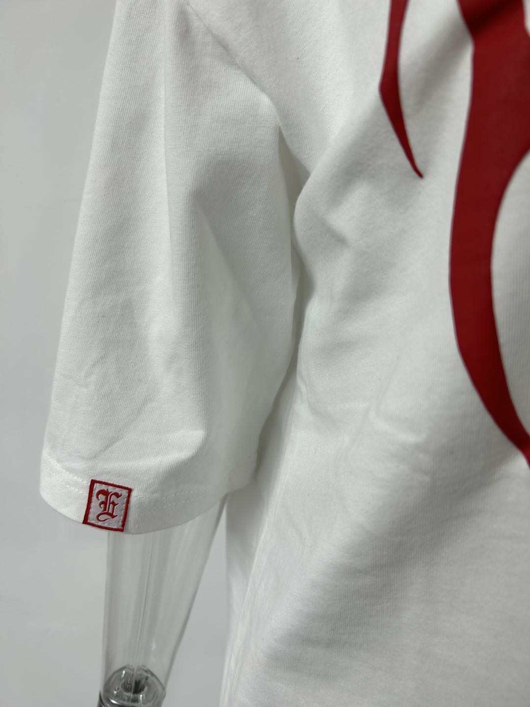 Enraged Puff Print Oversize Basic Logo 'Red on white'
